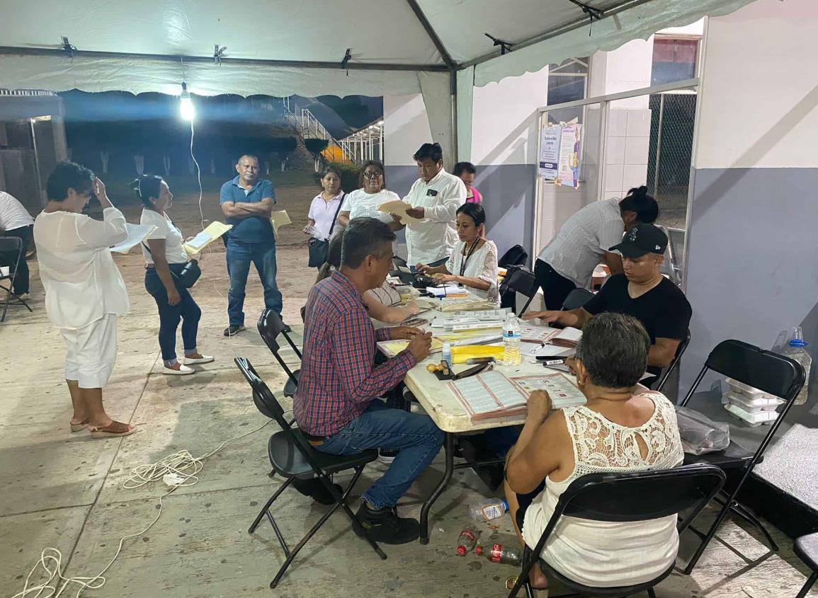 Lento el conteo distrital de votos en Acayucan