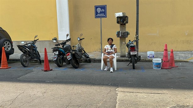 Aurora es franelera en Veracruz bajo temperaturas que superan los 35°C | VIDEO