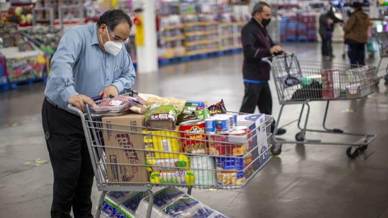 Confianza de los consumidores en México disminuyó 0.5 puntos en mayo 2024, según INEGI