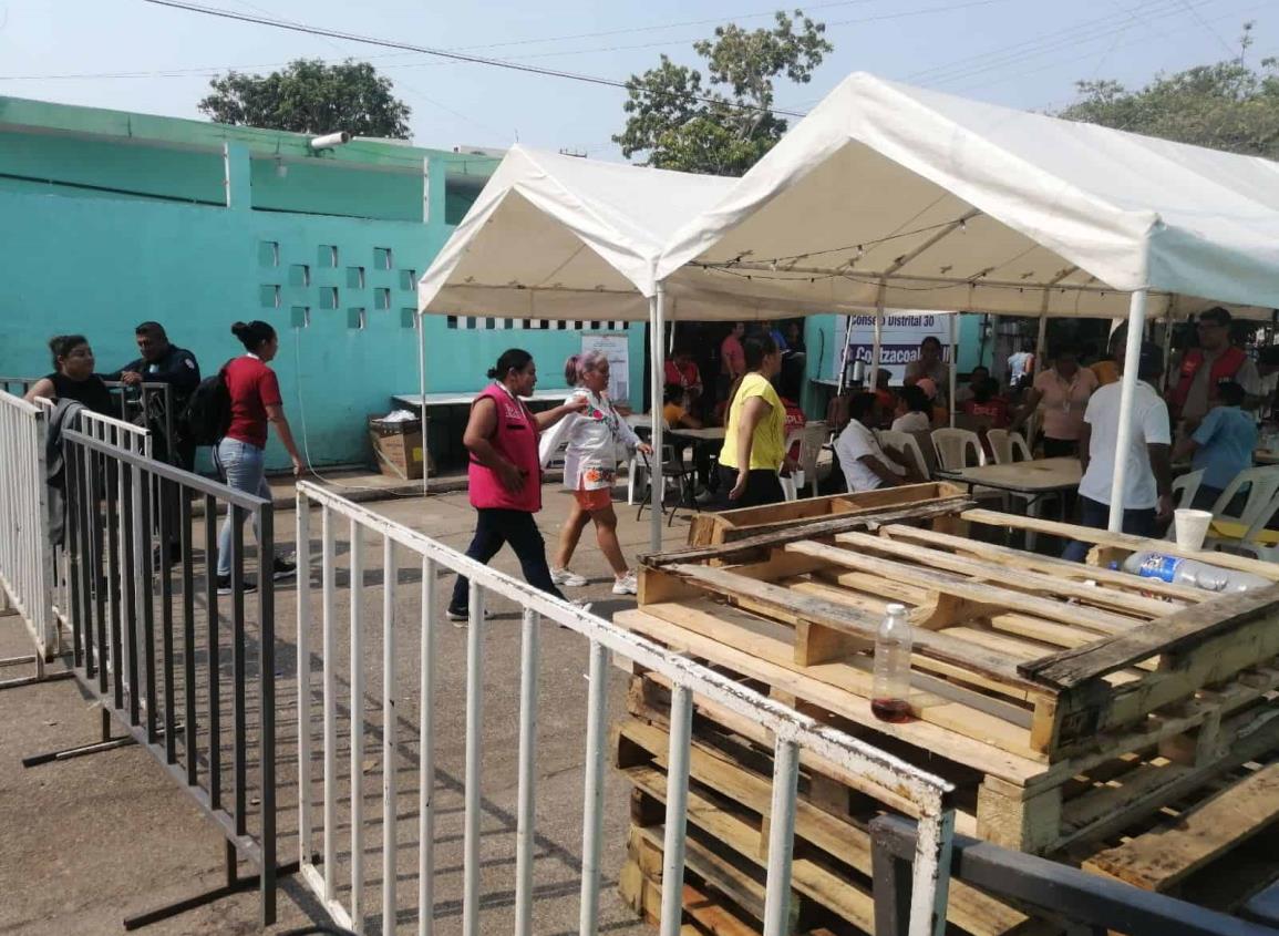 En el intenso calor y con desagradables contratiempos realizan conteos en OPLE 30 de Coatzacoalcos | VIDEO