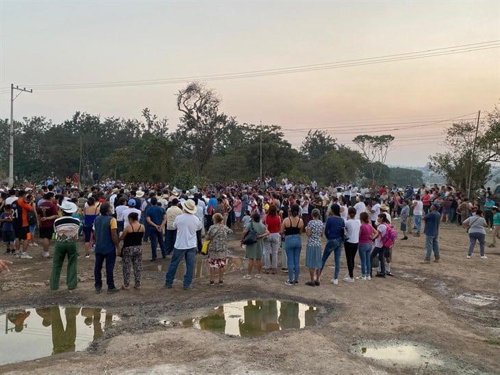 Pobladores de El Castillo, en Xalapa, cierran accesos a manantiales a piperos (+Video)