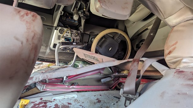 Vuelca automóvil cerca de Laguna Verde