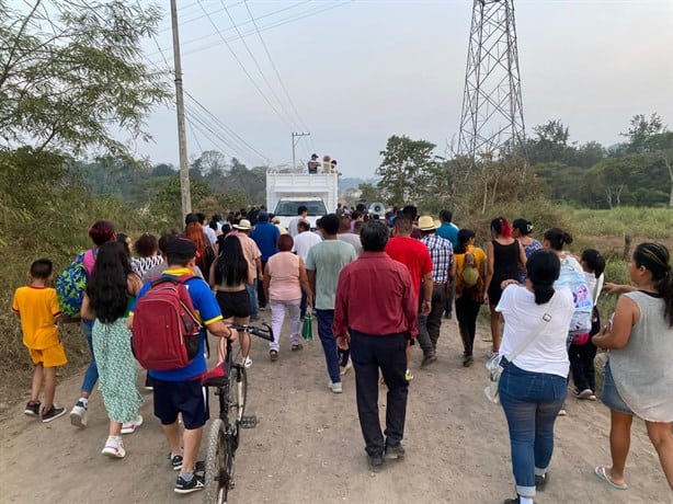 Pobladores de El Castillo, en Xalapa, cierran accesos a manantiales a piperos (+Video)