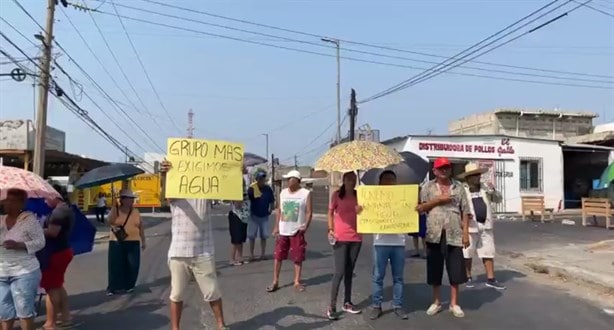 Bloquean calles en las colonias Pocitos y Rivera, Las Brisas y avenida JB Lobos por falta de agua