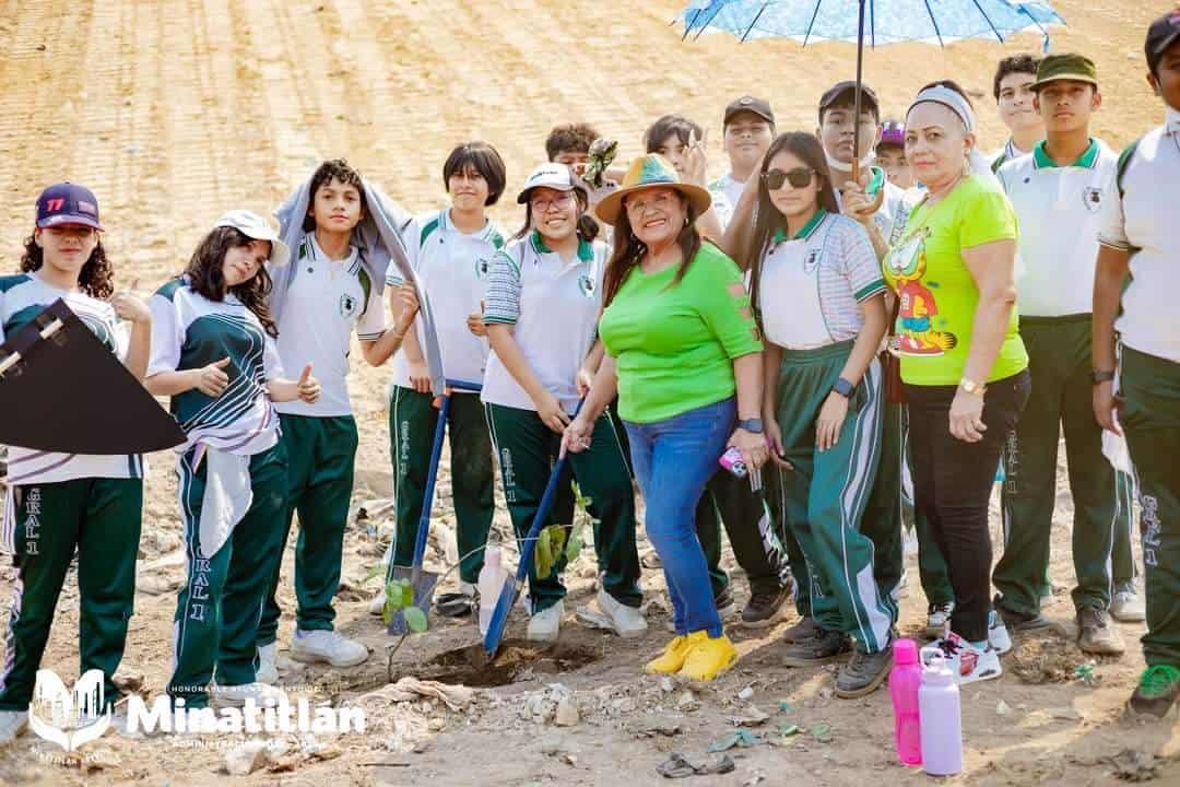 Participa en la jornada de reforestación en el Sitio de Disposición Final Las Matas 