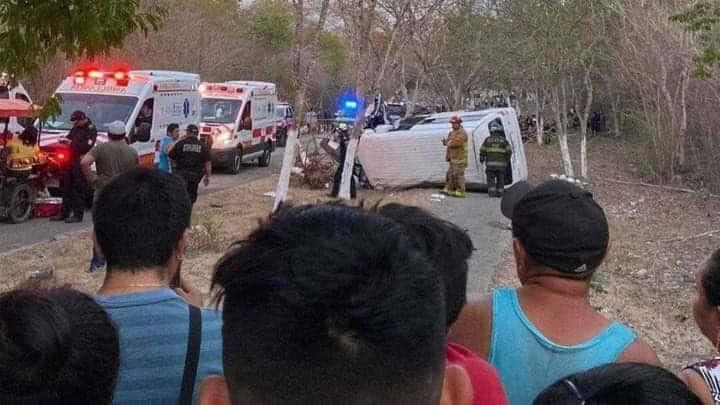 Chofer causa duro accidente en Yucatán tras atragantarse con un boli