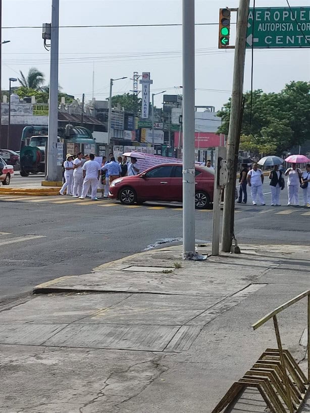 Cierran de nuevo la avenida Cuauhtémoc por manifestación en el IMSS | VIDEO