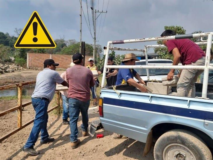 Ciudadanos bloquean acceso a manantiales en El Castillo; no permitirán más robo de agua 