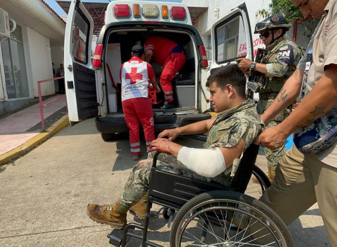 Trasladan a CDMX a dos marinos graves tras volcadura en el sur de Veracruz 