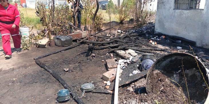 Tras incendio, vivienda termina calcinada en Rafael Delgado