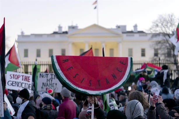 Activistas se manifiestan frente a la Casa Blanca, en Estados Unidos | VIDEO