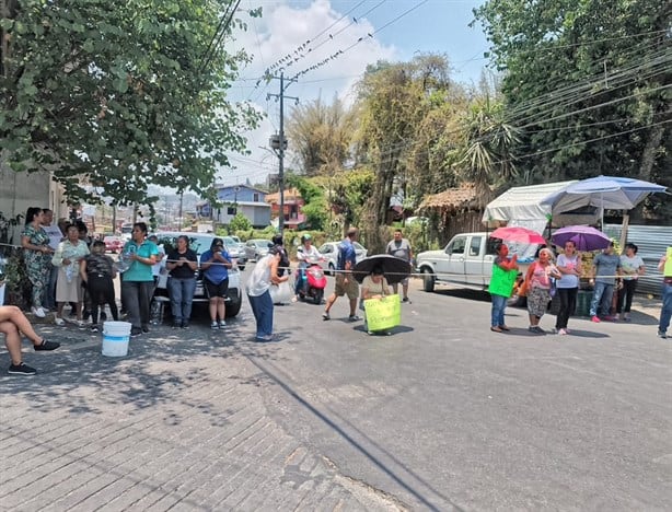 Colapsa vialidad en Xalapa por protestas contra Ahued ante falta de agua