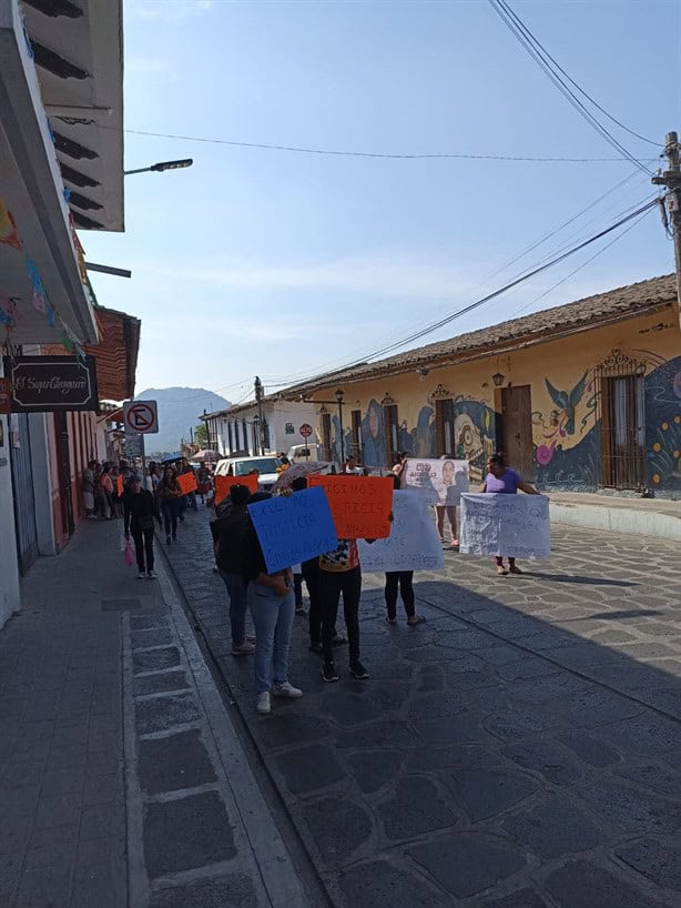 Protestan con ataúd por muerte de detenido en cárcel de Xico; sospechan de comandante de Fuerza Civil