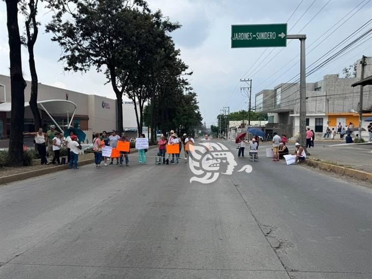 Bloqueos por falta de agua cumplen 3 meses y medio en Xalapa; ahora en Lázaro Cárdenas