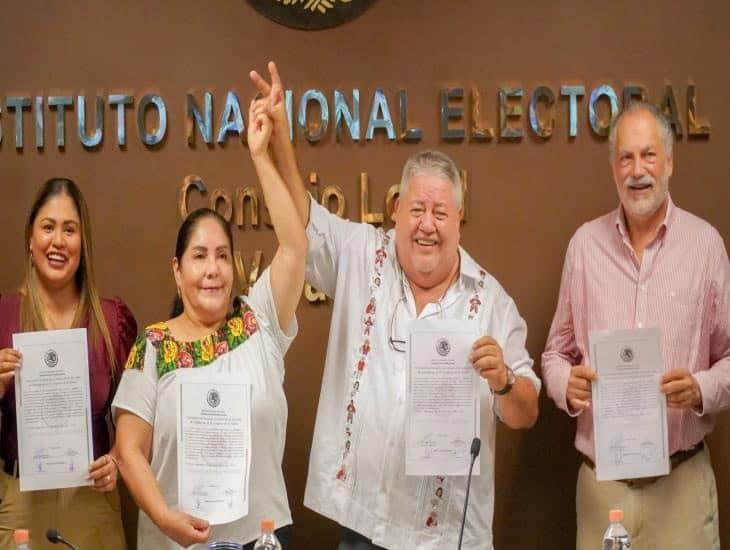 Claudia Tello y Manuel Huerta reciben constancia como senadores por Veracruz
