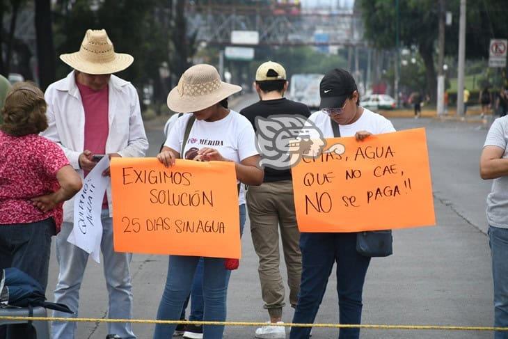 Bloqueos por falta de agua cumplen 3 meses y medio en Xalapa; ahora en Lázaro Cárdenas