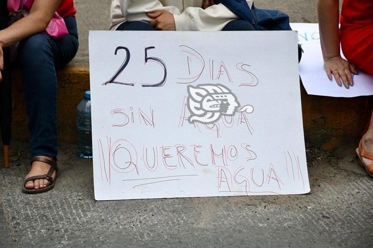 Bloqueos por falta de agua cumplen 3 meses y medio en Xalapa; ahora en Lázaro Cárdenas