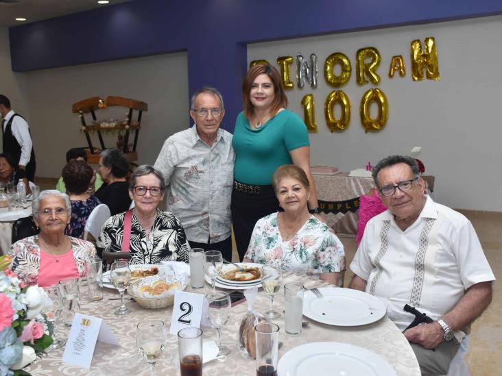 Dinorah Díaz Tiburcio es festejada por sus 100 años de vida