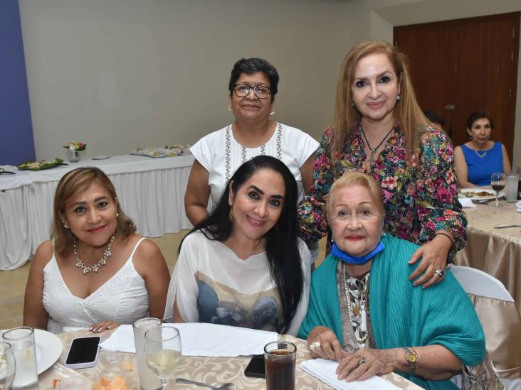 Dinorah Díaz Tiburcio es festejada por sus 100 años de vida