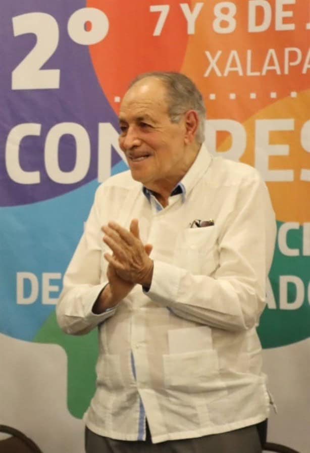 Amecope entrega reconocimiento a José Pablo Robles por 45 aniversario de Diario del Istmo