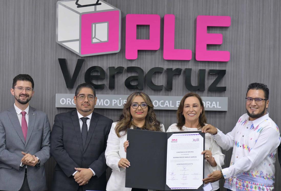 Rocío Nahle recibe del OPLE su constancia de mayoría como gobernadora de Veracruz