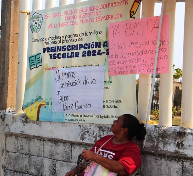 Protestan padres de familia contra primaria Vicente Guerrero" vespertina; exigen reubicación