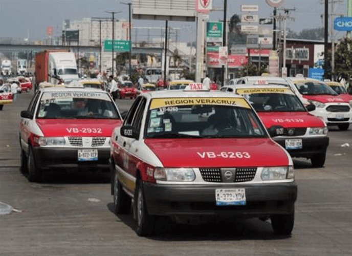 Taxistas de Veracruz hacen su agosto en junio