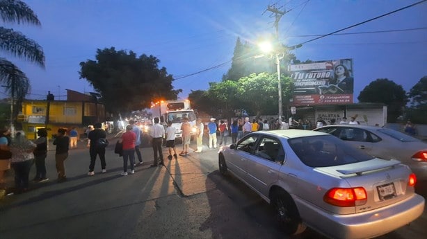 Bloqueos por falta de agua colapsan vialidad en Xalapa esta noche; checa las zonas