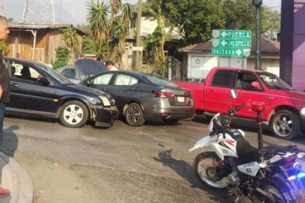Accidente en entronque de Jalapilla con Rafael Delgado
