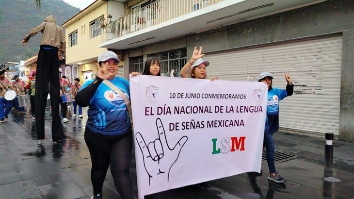 Marchan en Orizaba por el Día de la Lengua de Señas Mexicana (+Video)