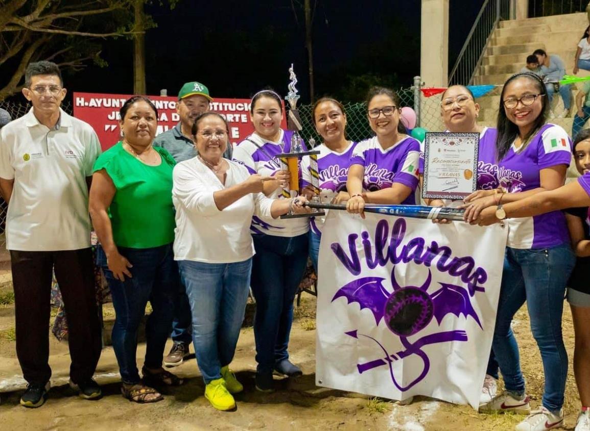 Ponen en marcha el 2o. Torneo de softbol femenil de Minatitlán