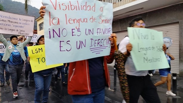 Marchan en Orizaba por el Día de la Lengua de Señas Mexicana (+Video)