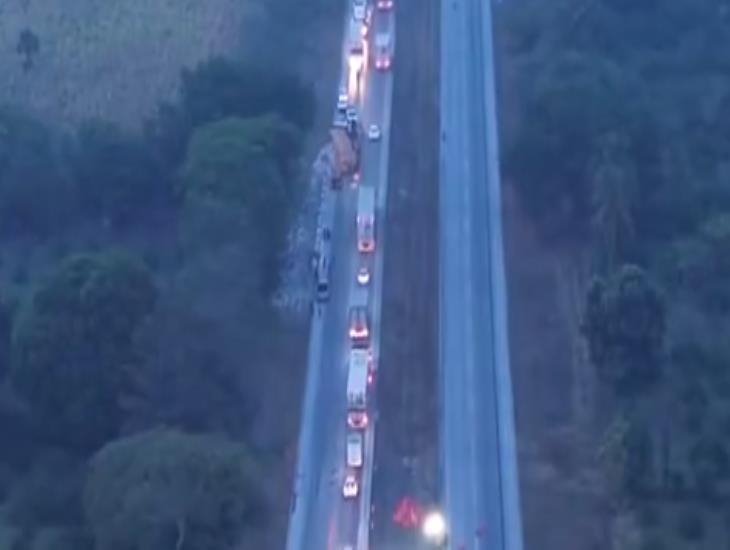 Reabren autopista Córdoba - Veracruz tras accidente, hay fila de autos de 10 km