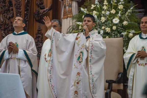 Reynaldo Rivera Morales oficia su primera misa en su natal Misantla