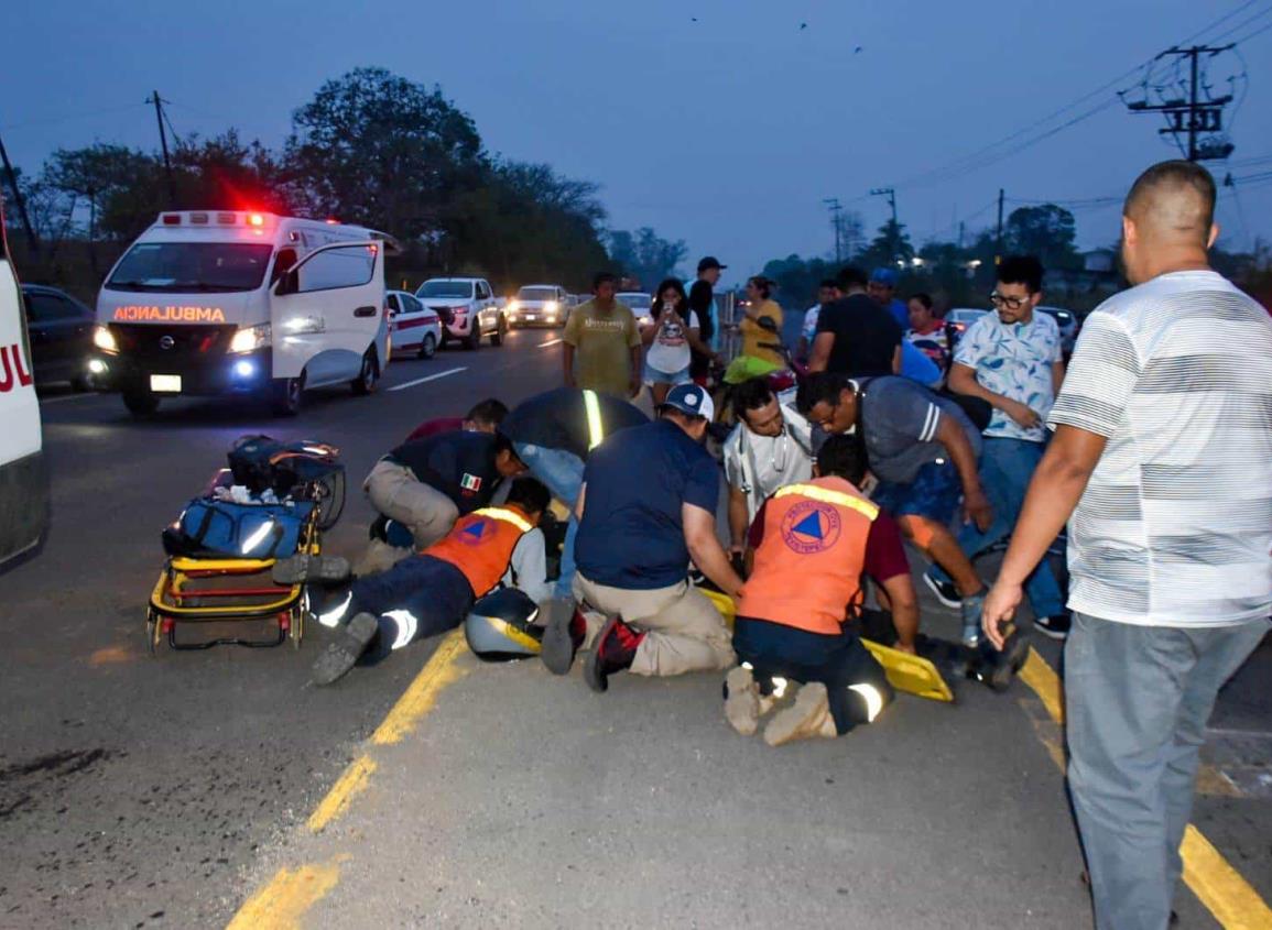 Pareja de bikers lesionada tras choque sobre la Transístmica Acayucan – Jáltipan