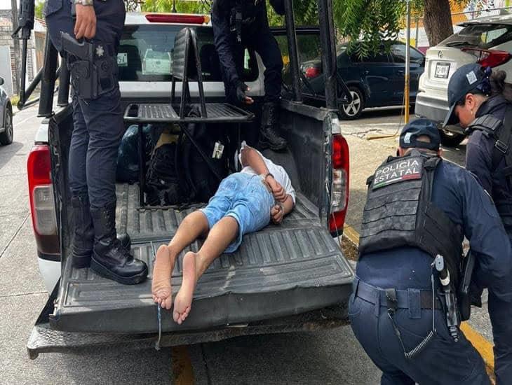 Ciudadanos de Puente Moreno someten y entregan a la policía a presunto ladrón