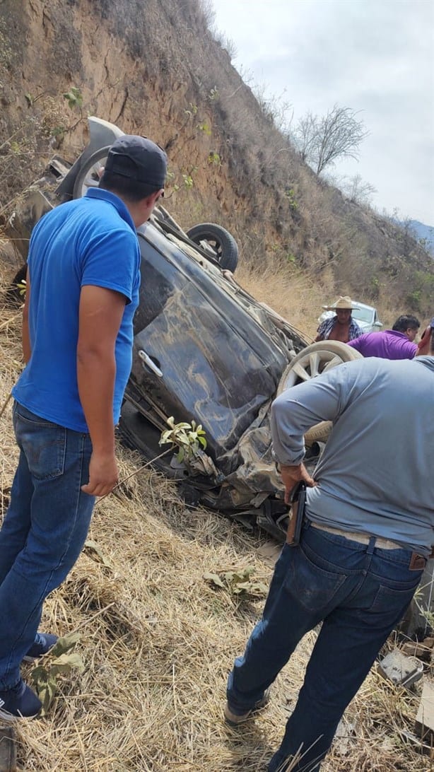 Vuelca vehículo en la carretera federal 150 Orizaba- Tehuacán