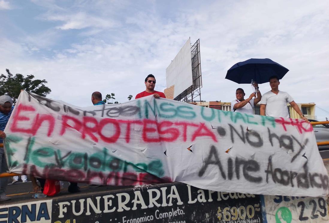 Trabajadores del IMSS protestan sobre la avenida Cuauhtémoc, en Veracruz | VIDEO