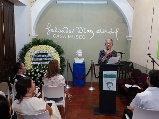 Evocan en Casa Museo el 96 aniversario de Salvador Díaz Mirón