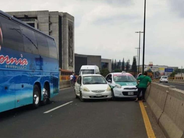 Choque sobre puente Bicentenario en Xalapa provoca caos vial