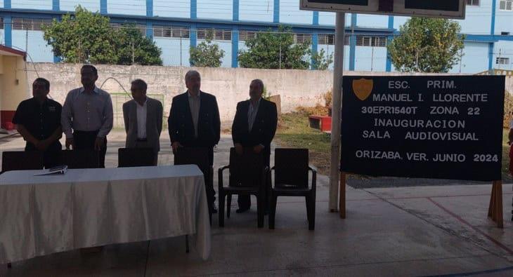 Con apoyo de CROM, inauguran sala audiovisual en primaria de Orizaba