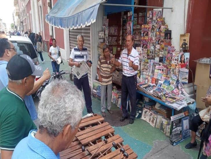 Puesto de revistas El Chino celebra cien años de atención a lectores de Veracruz