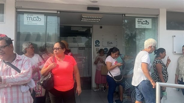 Vecinos protestan en oficinas de Grupo MAS por falta de agua en Veracruz