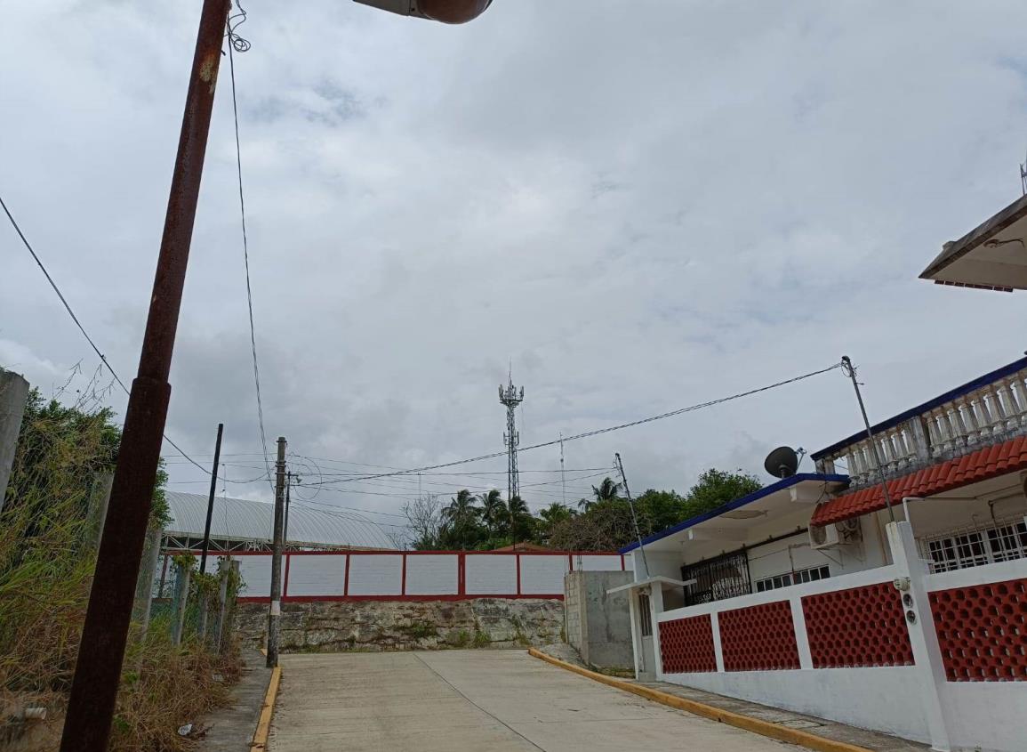 Vuelven a quedarse sin internet ni señal telefónica en Villa Cuichapa