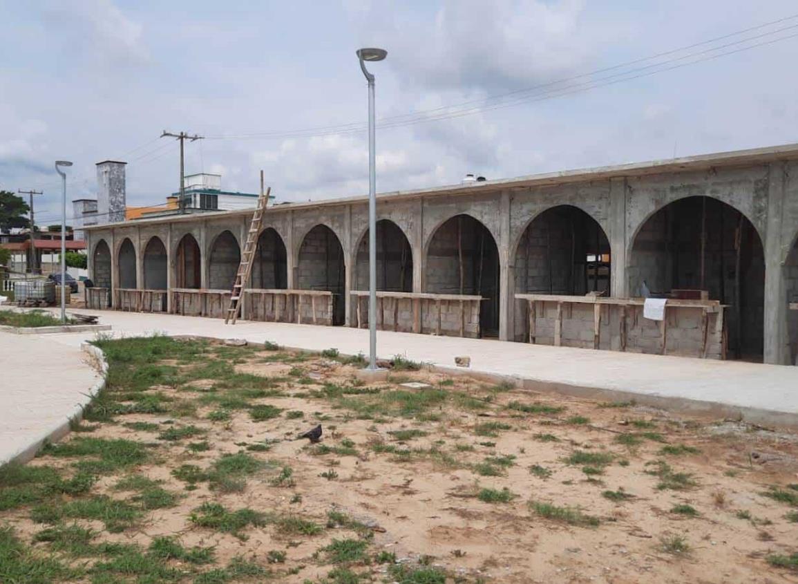 Construcción del Parque Libertad en su ultima etapa; preparan puestos de comida | VIDEO