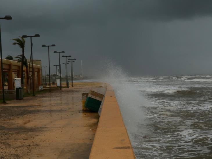 Sur de Veracruz en vigilancia por temporal de lluvias; hay riesgo de inundaciones