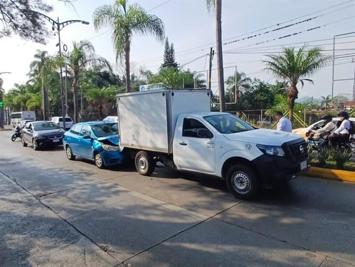 Se registra aparatosa carambola de 3 en colonia de Córdoba