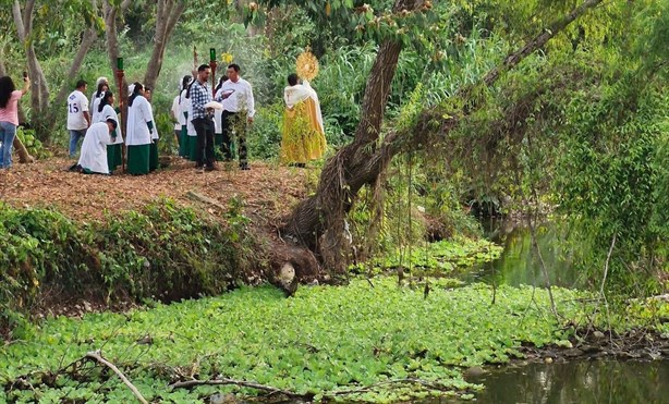 Católicos y evangélicos se unen en oración ante muerte de río en norte de Veracruz por sequía