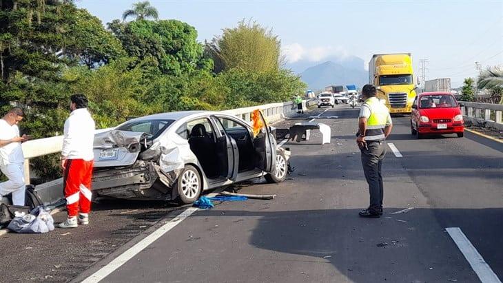 Se registra volcadura en la autopista Orizaba-Córdoba ¡por exceso de velocidad!