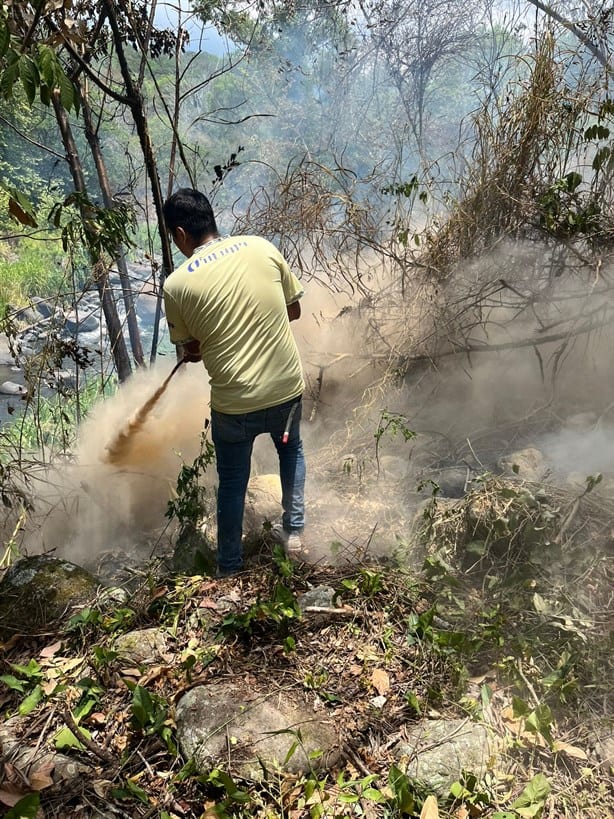 Autoridades y vecinos sofocan incendio en Yecuatla, el responsable fue detenido